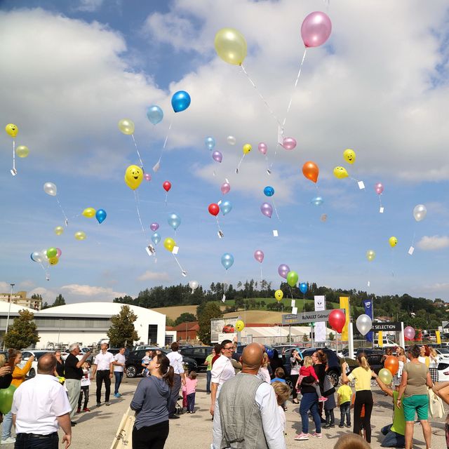 Auto Kriegner GmbH. Oberösterreich Grieskirchen Aurolzmünster Ried im Innkreis Gewinnspiel Kinder Luftballonstart Gewinn