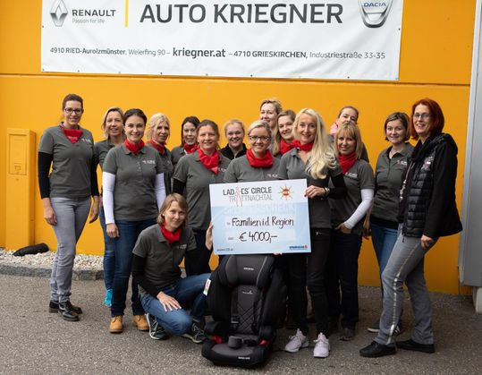 Ladies Circle Trattnachtal Autowaschtag Auto Kriegner Charity 